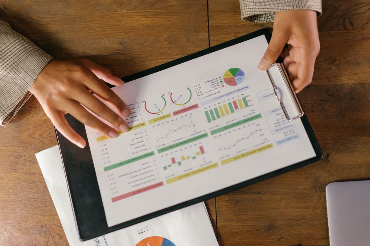 Sampling, outliers and misleading displays